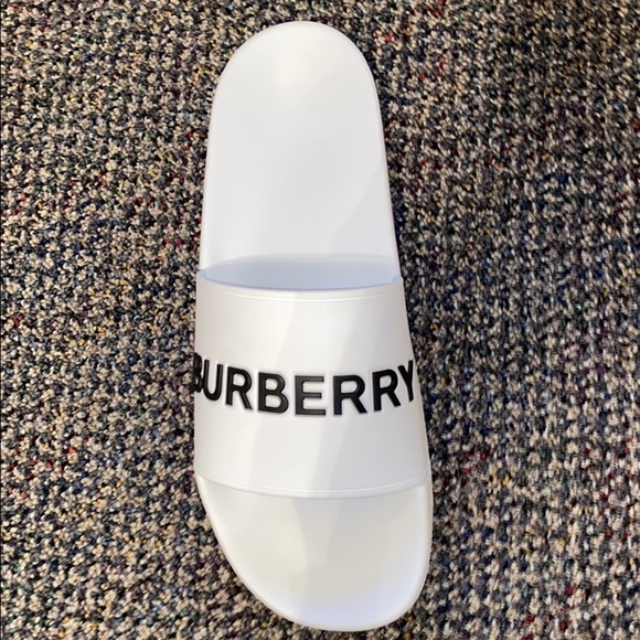 Burberry Kingdom motif slides - Picture 2 of 7